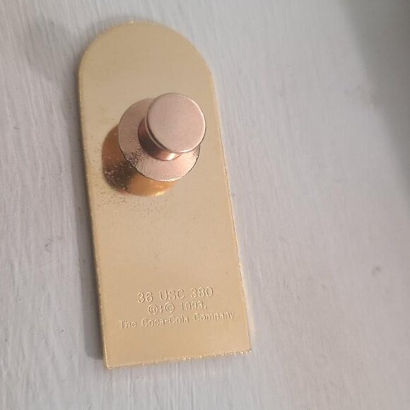 Lillehammer Norway Olympics 1994 Ice Skating Vintage Lapel Pin - Coca Cola Bear - Picture 3 of 4